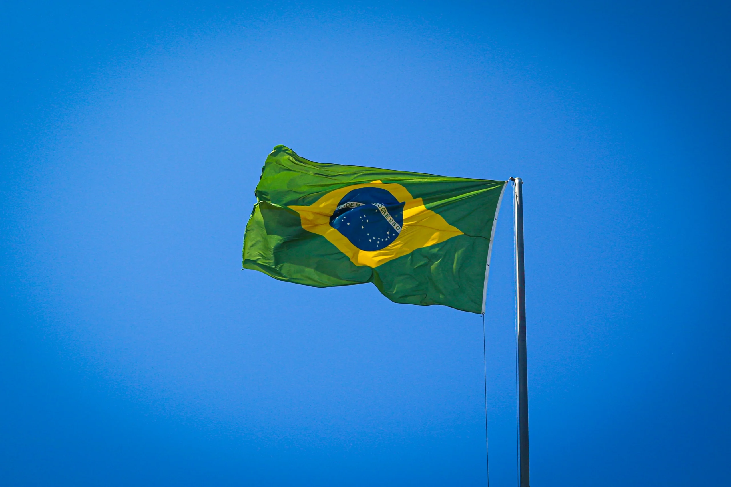 Braz&iacute;lia Betiltja az Online Fogad&aacute;st a Szerencsej&aacute;t&eacute;k-f&uuml;ggős&eacute;ggel Kapcsolatos Aggodalmak Miatt