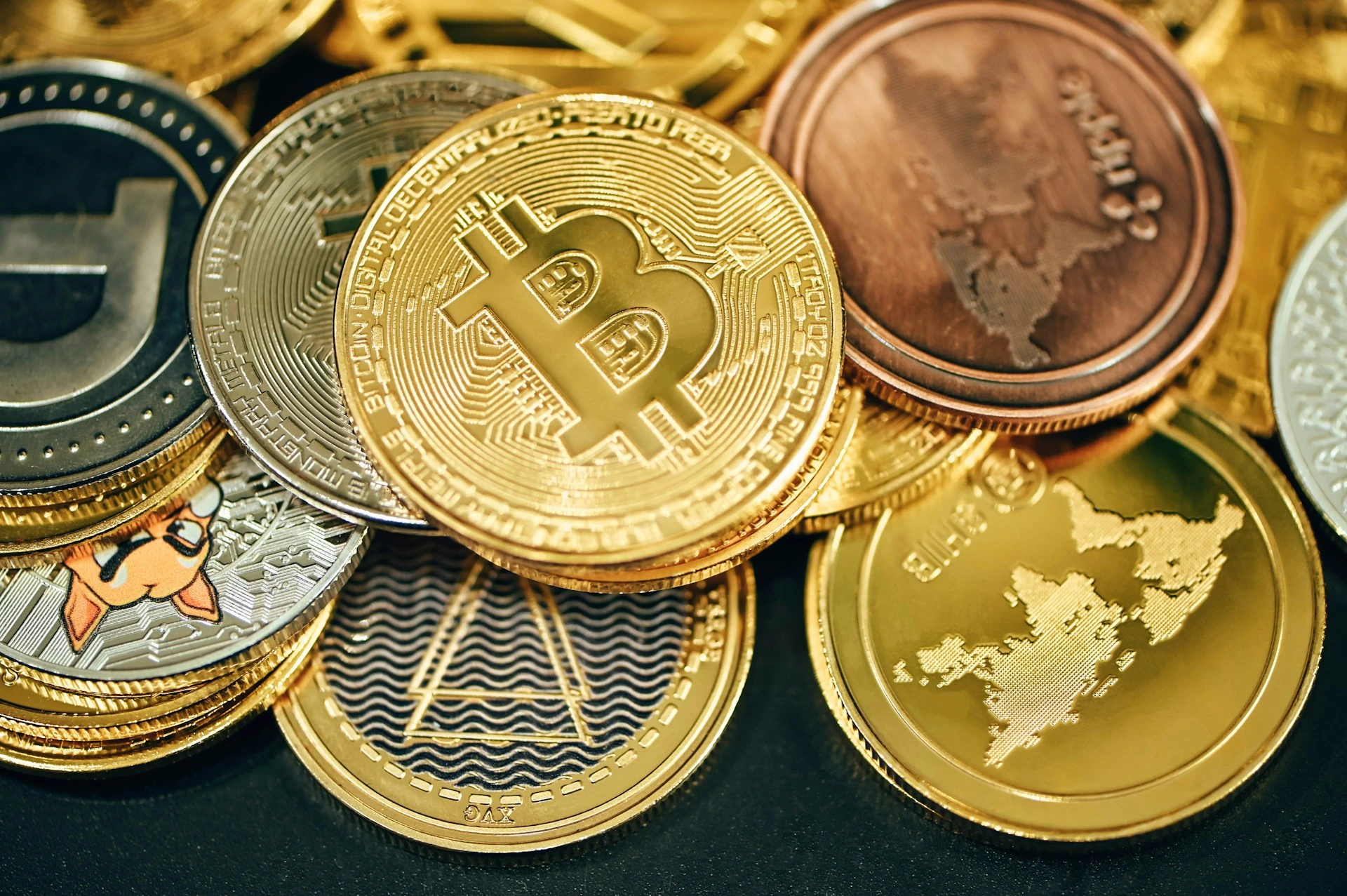 Bitcoin &Uacute;j Cs&uacute;cson, T&ouml;bb Mint 82,000 Doll&aacute;r Miut&aacute;n Az Amerikai V&aacute;laszt&aacute;sok Lezajlottak