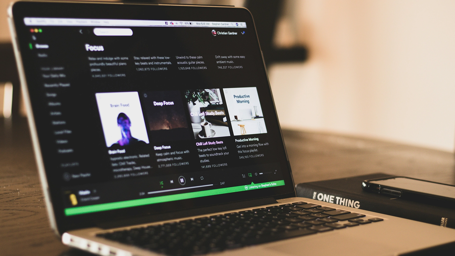 A Spotify Kiadja az AI-&Aacute;ltal Gener&aacute;lt Dalokat Elhunyt Zen&eacute;szek Neve Alatt Enged&eacute;ly N&eacute;lk&uuml;l