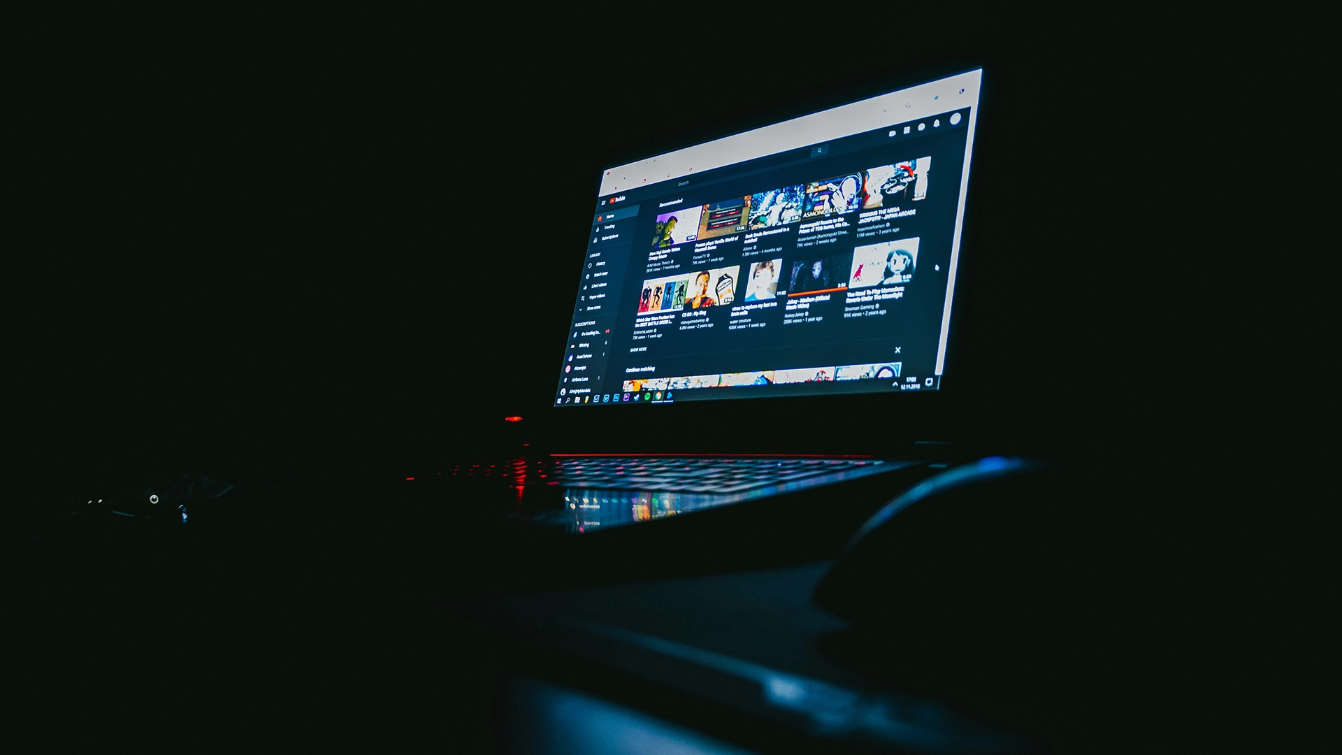 A YouTube titokban mesters&eacute;ges intelligenci&aacute;t haszn&aacute;lt a alkot&oacute;k vide&oacute;inak m&oacute;dos&iacute;t&aacute;s&aacute;ra enged&eacute;ly n&eacute;lk&uuml;l